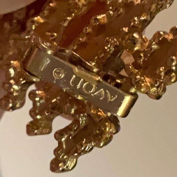 Avon 1972 Starflower Textured Sculptural Modernist Gold Toned Metal Bracelet - Picture 9 of 11